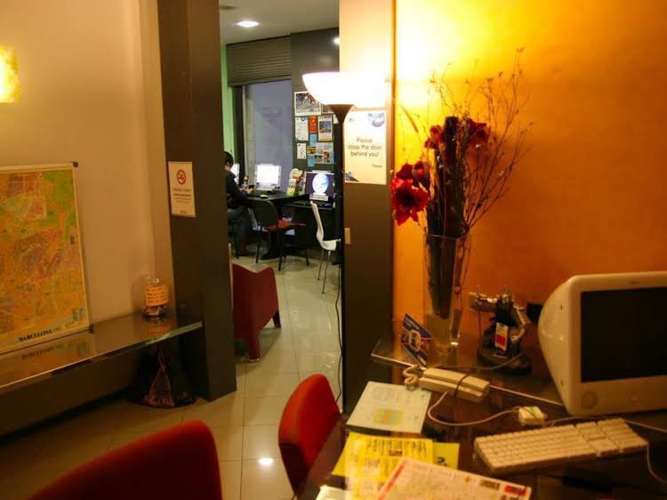 Фото Alternative Creative Youth Hostel Barcelona