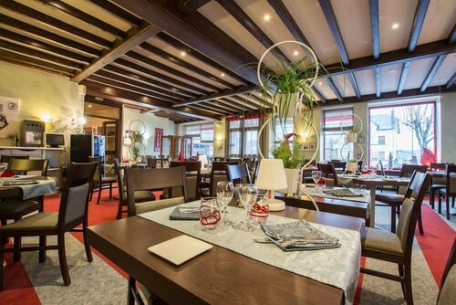 Гостиница Hôtel Restaurant Du Commerce в Родезе