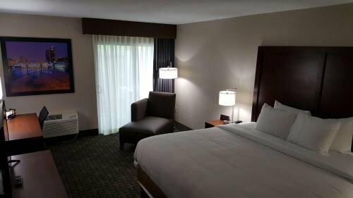 Гостиница Days Inn & Suites Grand Rapids Near Downtown в Гранд-Рапидс