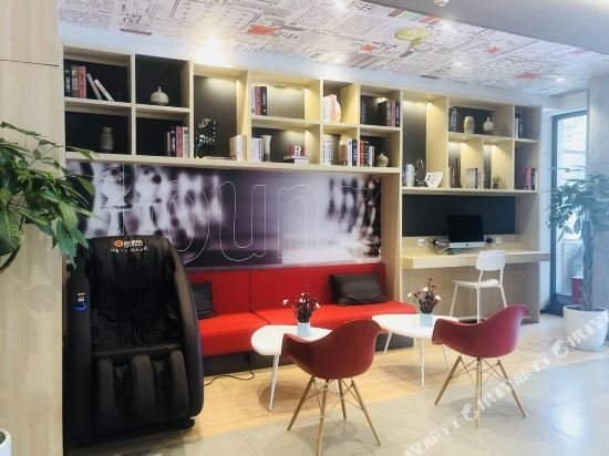 Фото Ibis Chengdu East Railway Station Hotel