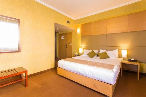 Фото The Corporate Hotel Central