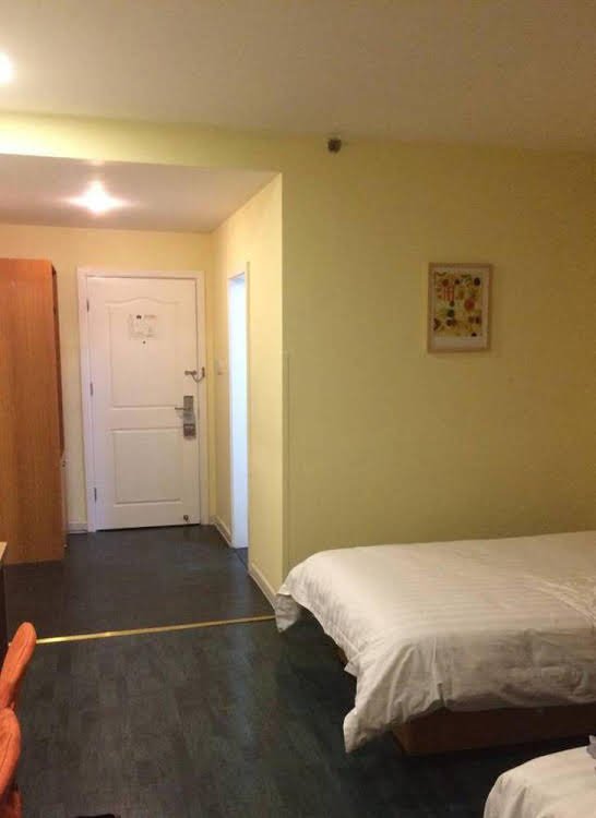 Фото GreenTree Inn Suzhou Changshu South HaiYu Road Hotel