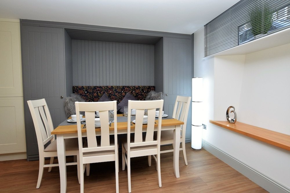 Фото Oakfield Place