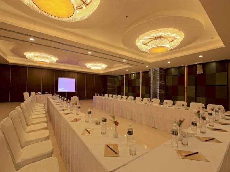 Фото Goutham Grand Hotel