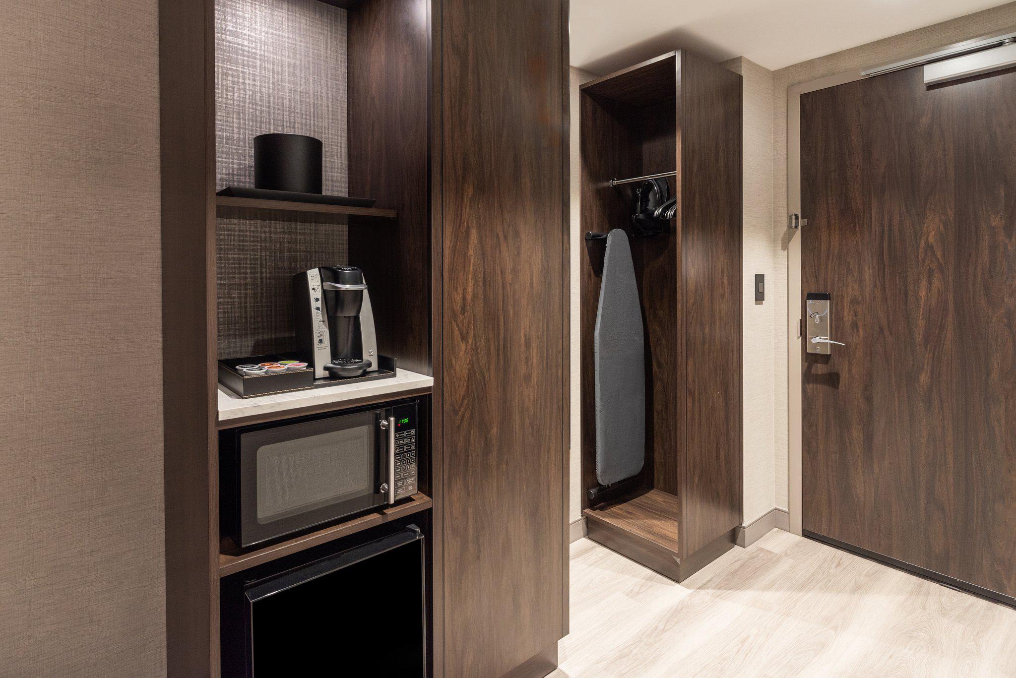 Фото Holiday Inn Boston Logan Airport - Chelsea, an Ihg Hotel