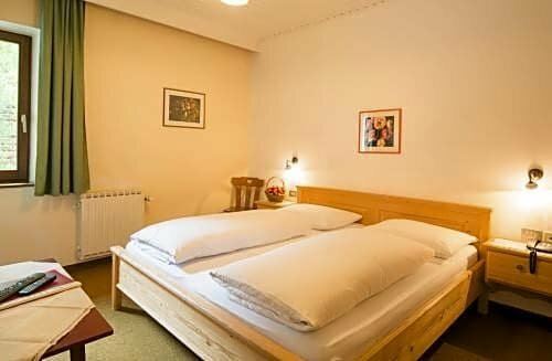 Гостиница Berghotel Kasern Und Tauernrast