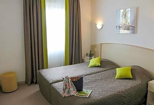 Гостиница Hotel le kolibri в Маконе