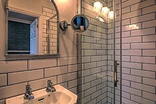 Фото The Hog Hotel