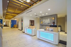 Гостиница Holiday Inn Express & Suites Tampa Usf Busch Gardens, an Ihg Hotel