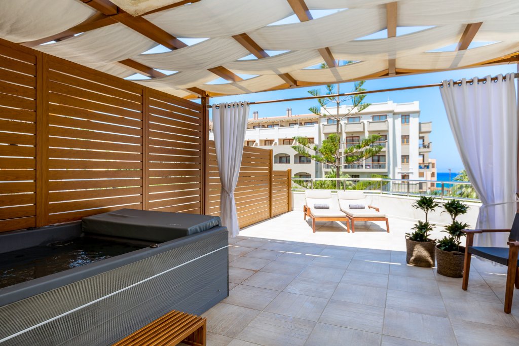 Фото Theartemis Palace Hotel