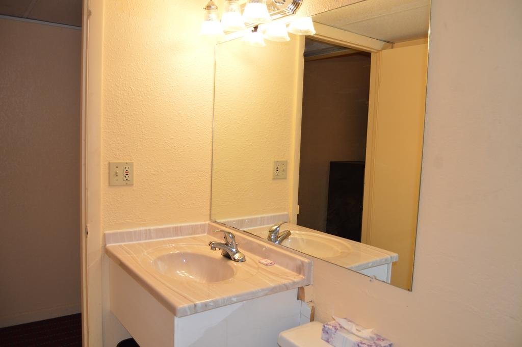 Фото Travelers Inn