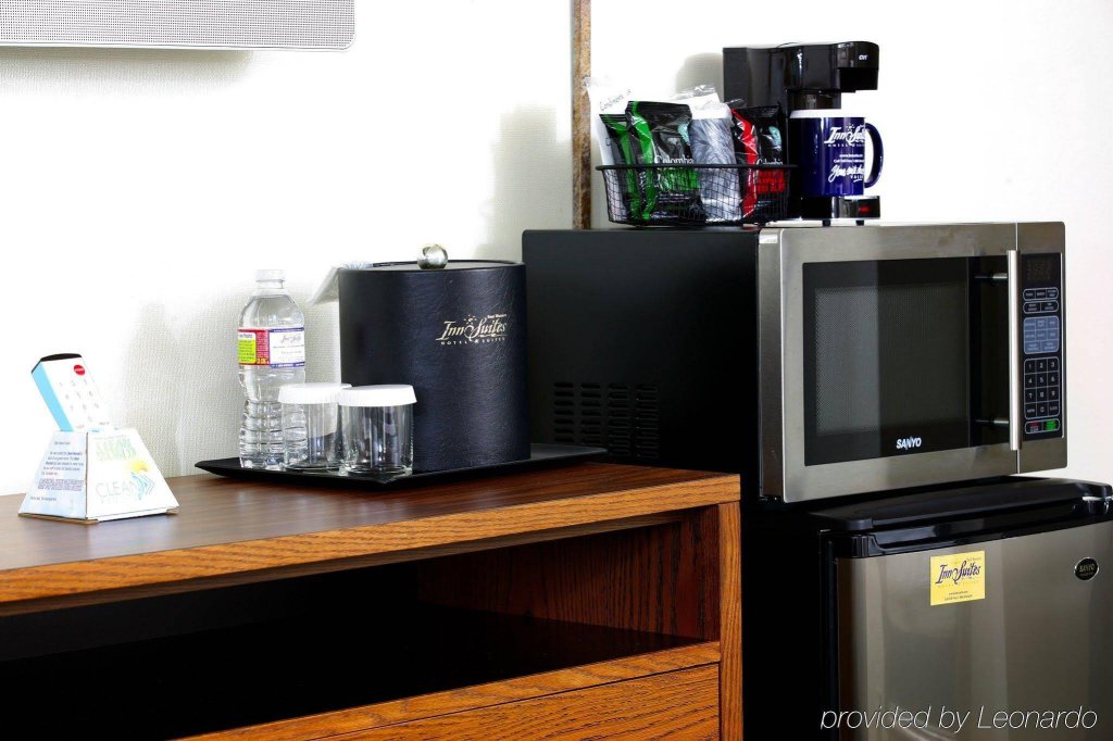 Фото Best Western Airport Albuquerque InnSuites Hotel & Suites