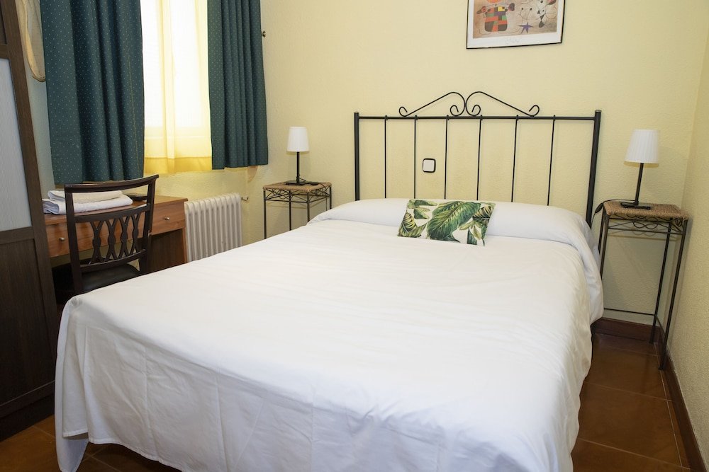 Фото Hostal Tokio