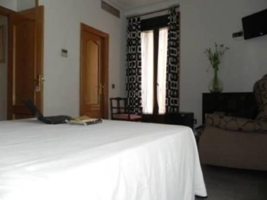 Фото Hostal Ivor y Hostal Mayrit