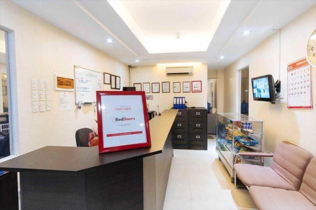 Фото RedDoorz @ Grand Apartelle Hernan Cortes Cebu
