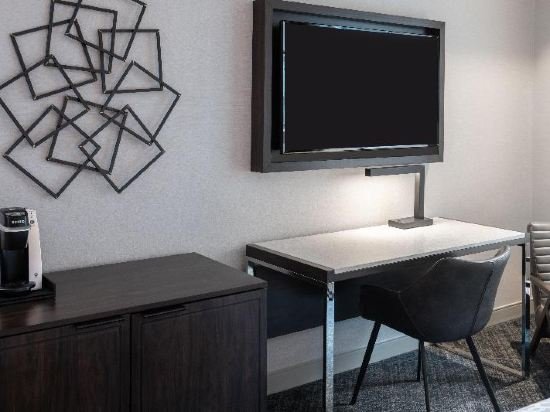 Фото Holiday Inn Express Boston Logan Airport - Revere, an Ihg Hotel