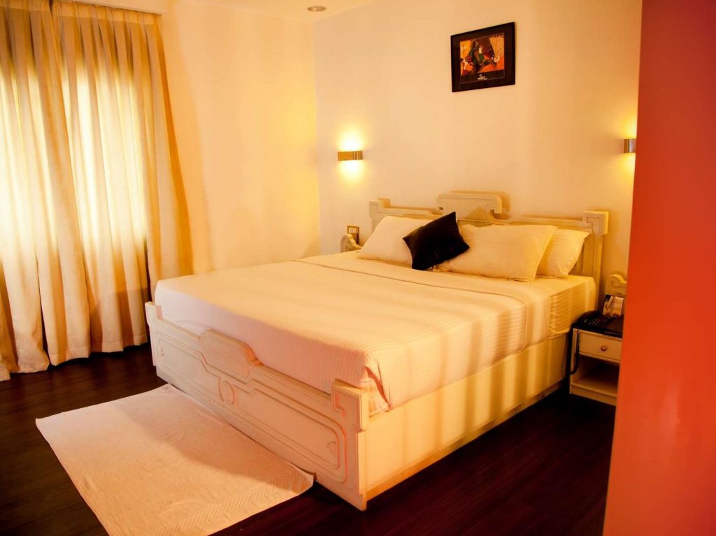 Фото Hotel Sheela Towers