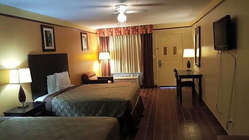 Гостиница Deluxe Inn & Suites