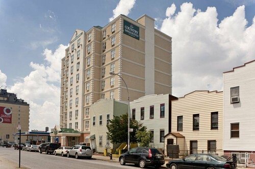 Гостиница Queens County Inn & Suites в Нью-Йорке