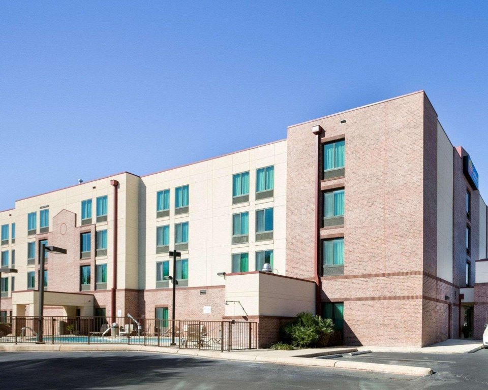 Фото Comfort Inn & Suites Airport