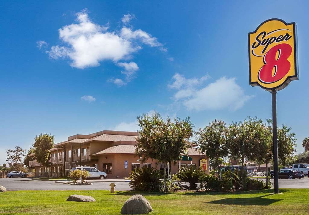 Фото Super 8 by Wyndham Lindsay Olive Tree