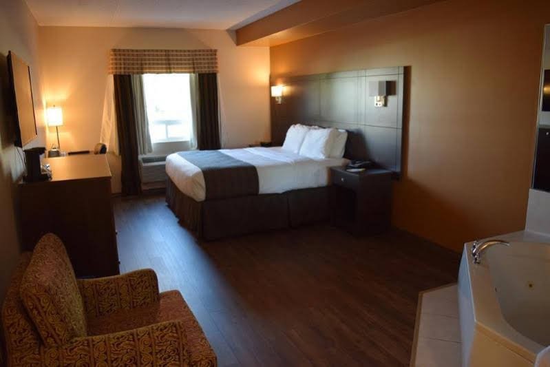 Фото Days Inn by Wyndham Leamington