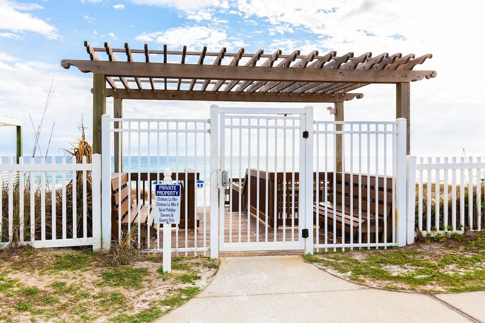 Фото Newly Remodeled W Pool - Steps To Beach! 2 Bedroom Condo