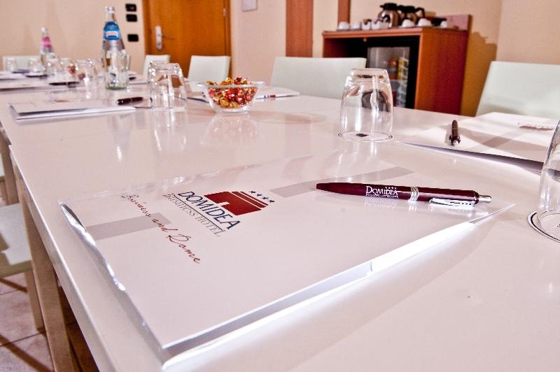 Фото Hotel Domidea