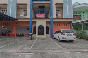 Гостиница RedDoorz Syariah near Terminal Batu Ampar 2