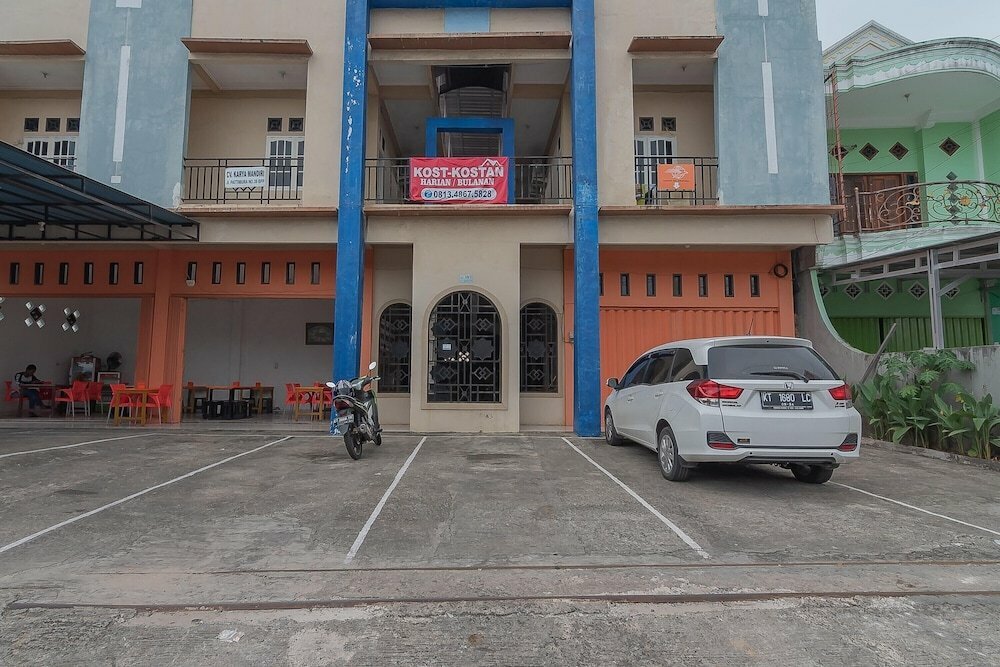 Hotel RedDoorz Syariah near Terminal Batu Ampar 2, Balikpapan, photo