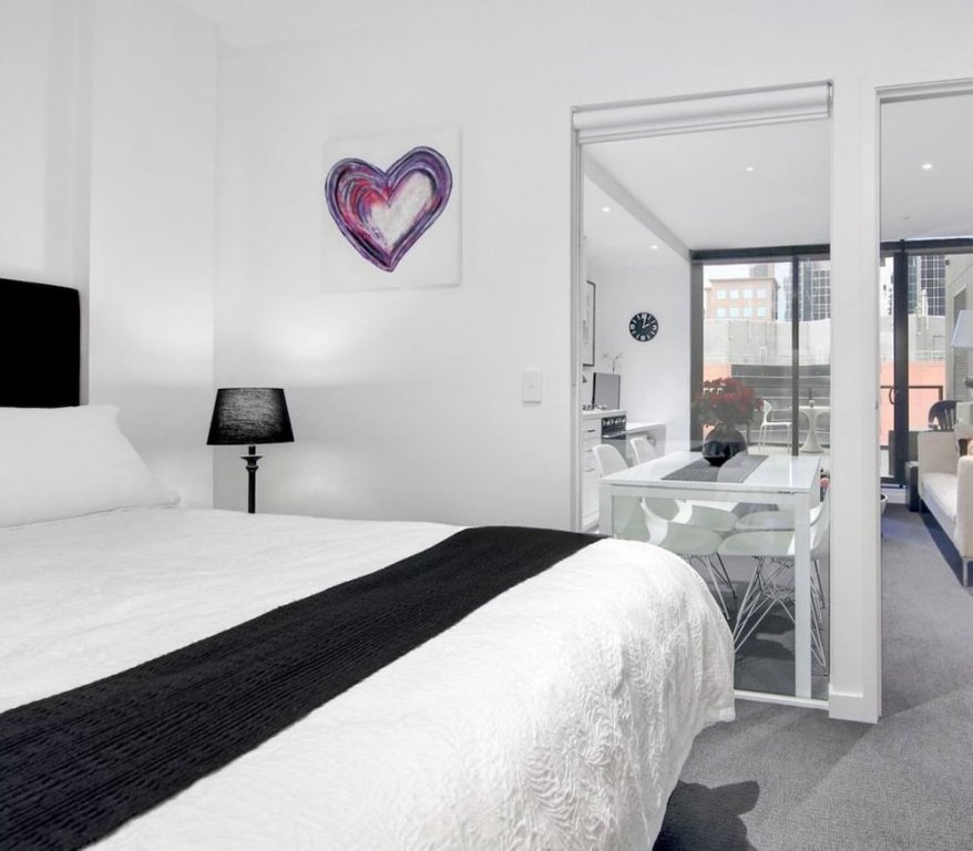 Фото ReadySet Apartments on Little Collins