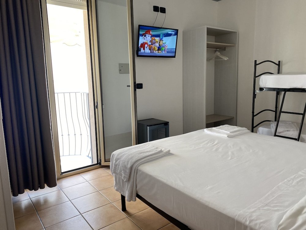 Фото Noah Beach Hotel