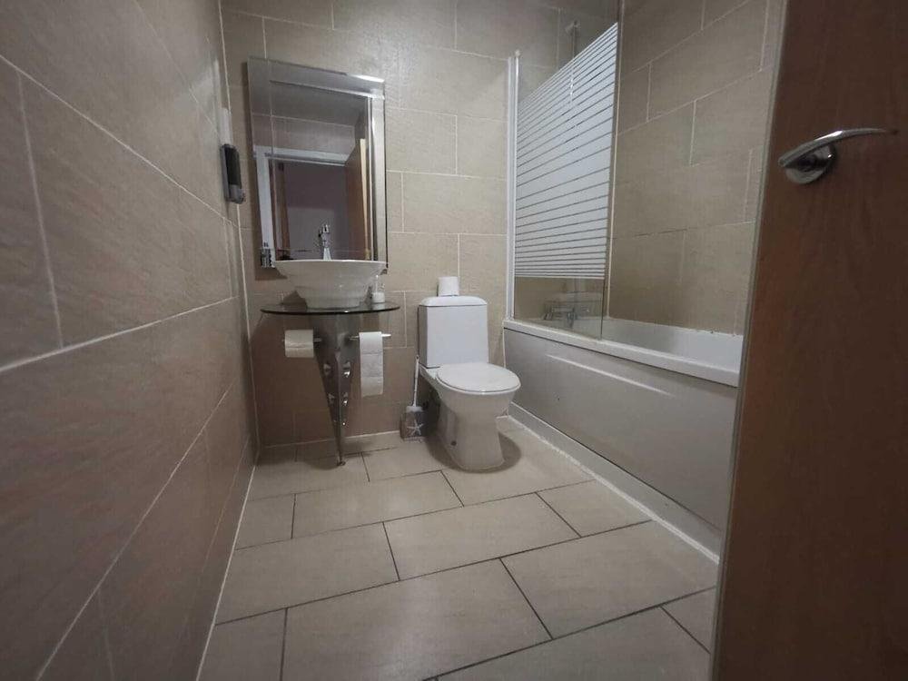 Фото Alexander Apartments Powdene House