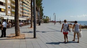Edificio 1o linea de playa EN paseo maritimo de Torrevieja Alicante Costa Blanca