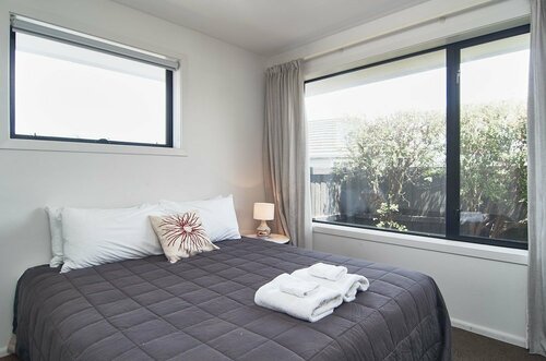 Гостиница Brookside Villa - Christchurch Holiday Homes в Крайстчерче