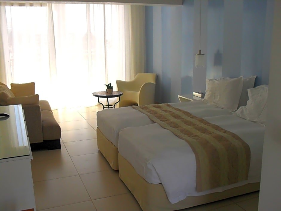 Фото Napa Mermaid Hotel & Suites