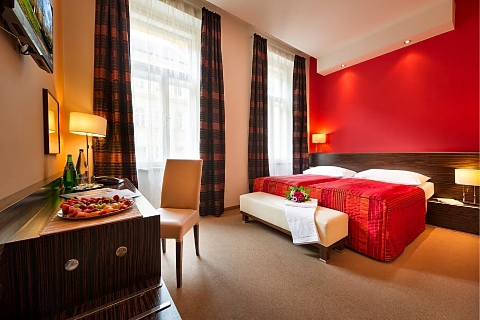 Фото отеля 2