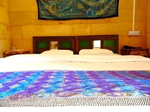 Фото Hotel heera Court