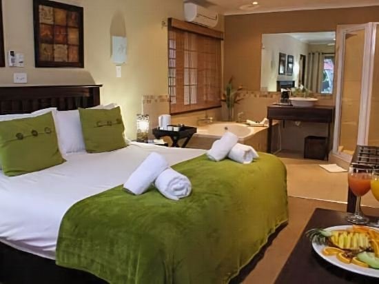 Фото Hotel Numbi and Garden Suites