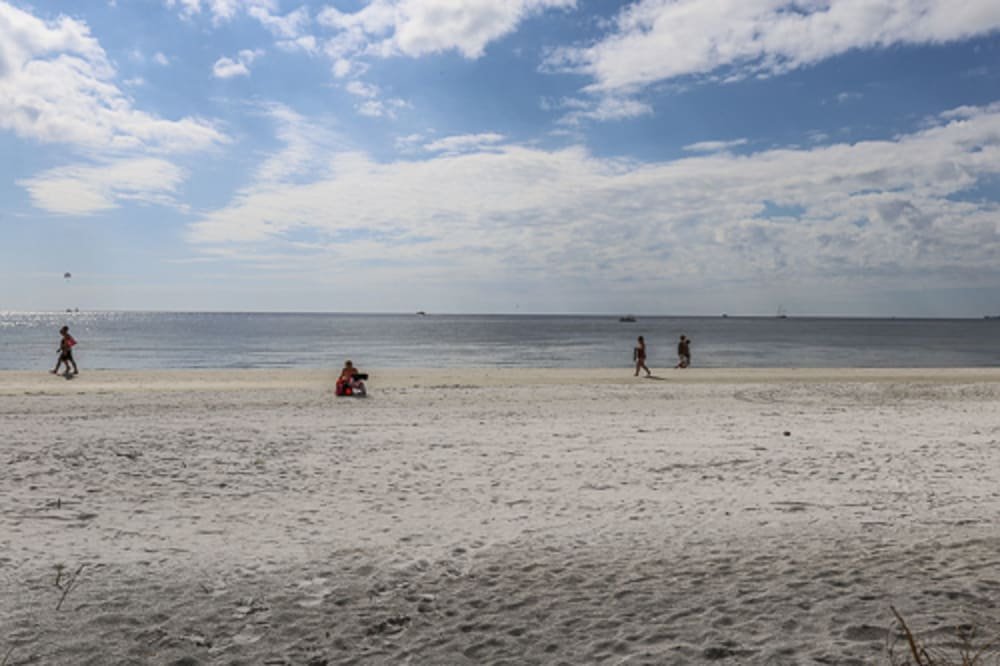 Фото 756 Estero Blvd