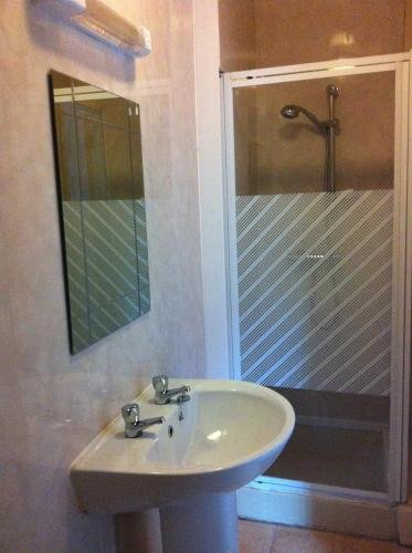 Фото The New Royal Windsor Hotel