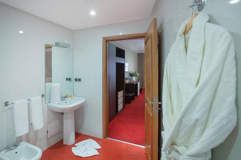 Фото Yaad City Hotel