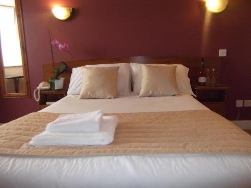 Фото River Haven Hotel