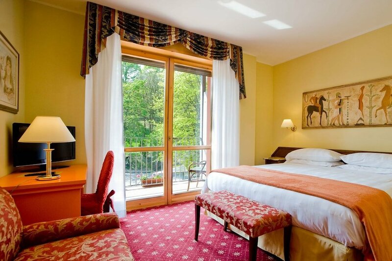 Гостиница Hotel Ferrari в Сальсомаджоре-Терме