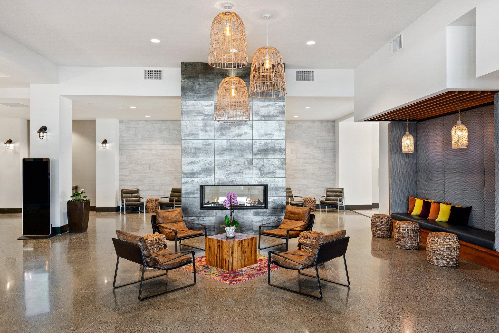 Фото Hotel Indigo Everett - Waterfront Place, an Ihg Hotel