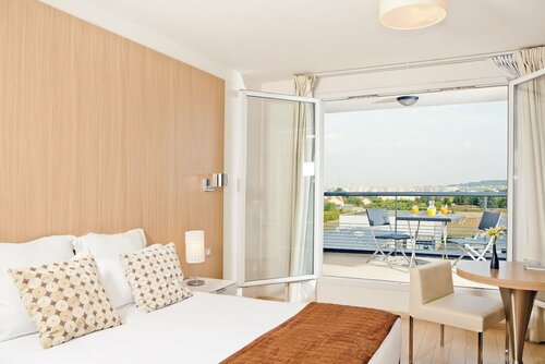 Гостиница Residhome Carrieres La Defense