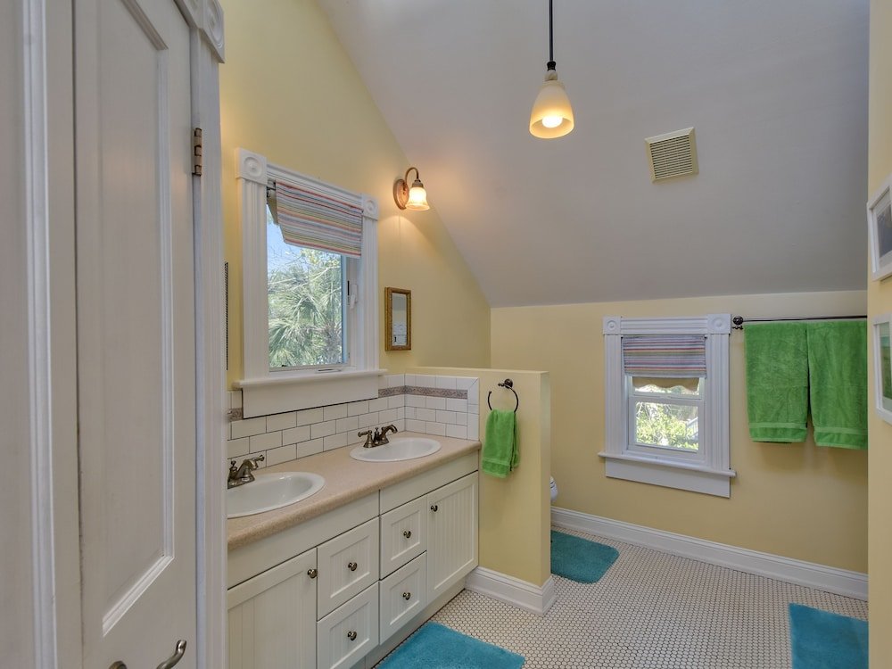 Фото 66 Weeden Street Home 3 Bedrooms 2.5 Bathrooms Home