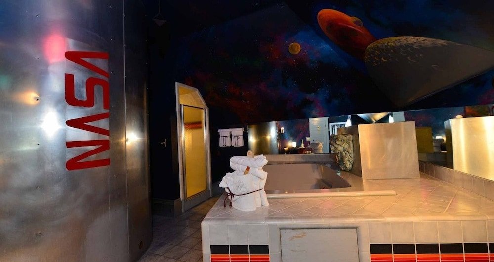 Фото The Anniversary Inn Logan