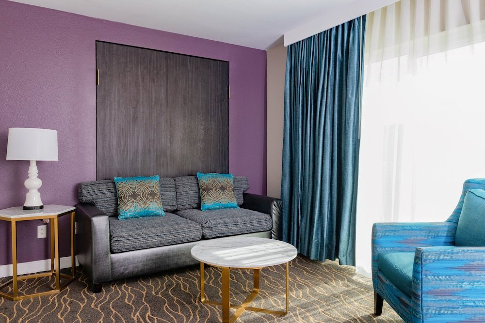 Фото Peacock Suites