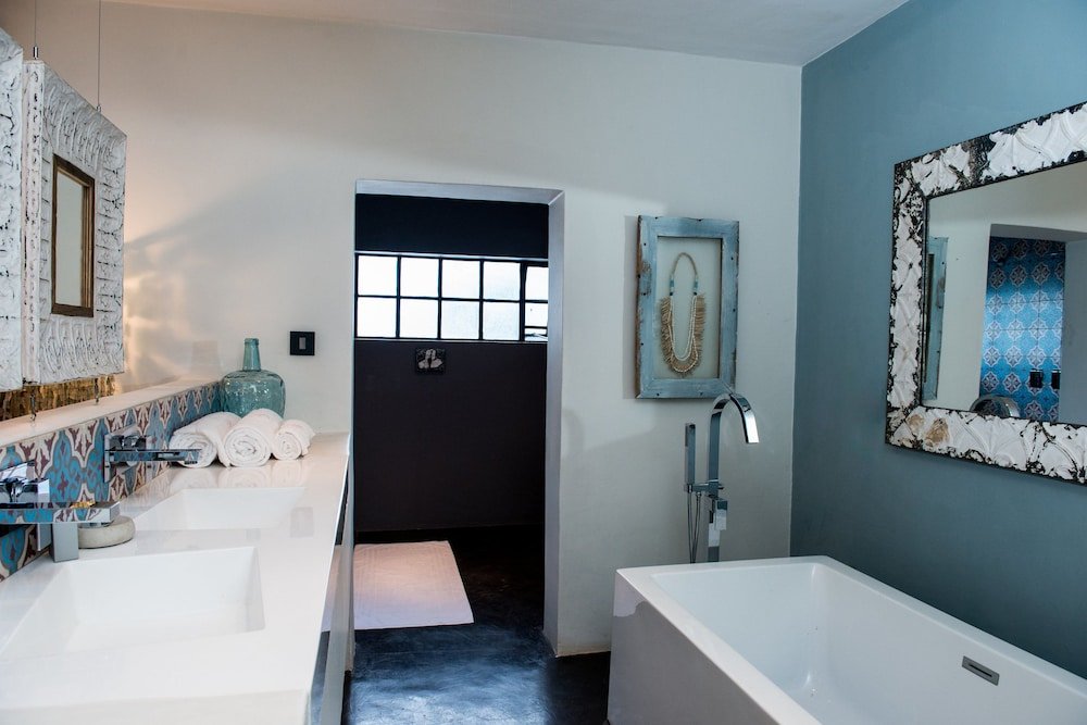 Фото Latitude 13 Degrees